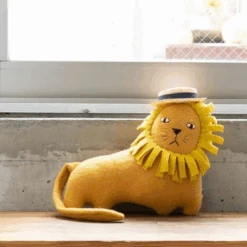 Richie Le Lion - Donna Wilson -Décorer Les Cadeaux 4593fe 1703db917e404070ae2d6c8c2baa3985mv2