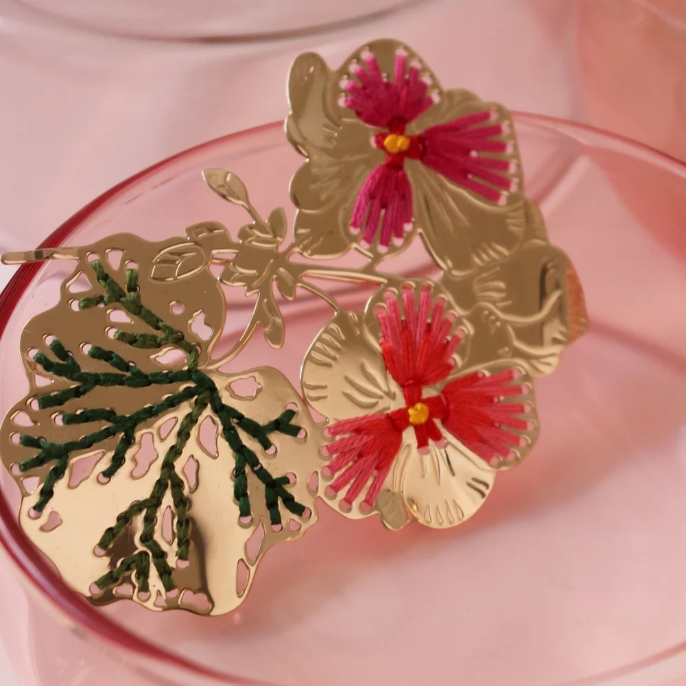 GERANIUM - BROCHE XL- Christelle Dit Christensen 2 GERANIUM - BROCHE XL- Christelle Dit Christensen – Image 2