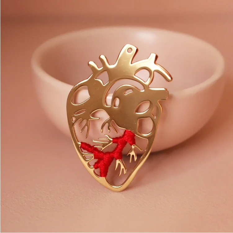 COEUR BATTANT - PIN'S - Christelle Dit Christensen 1 COEUR BATTANT - PIN'S - Christelle Dit Christensen