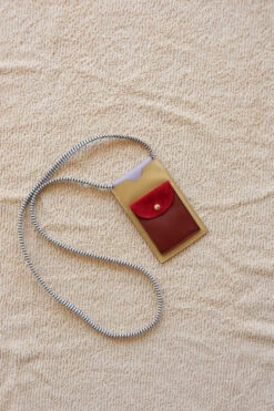 Pochette Pour Portable En Cuir - Sticky Sis Club Par Sticky Lemon -Décorer Les Cadeaux 4593fe 54648d6f9d6d48e985fe7f8e1b73d2d8mv2