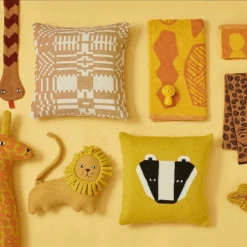 Richie Le Lion - Donna Wilson -Décorer Les Cadeaux 4593fe 659149c53f3b484bbacbfb677d75e765mv2