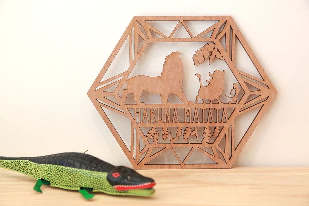 Décoration Murale En Bois " HAKUNA MATATA " Découpe Laser - Lasercut 2 Décoration Murale En Bois " HAKUNA MATATA " Découpe Laser - Lasercut – Image 2