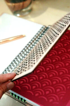 Carnet A5 Personnalisé - Couverture Bois - Découpe Laser -Décorer Les Cadeaux 4593fe a10e6e3829c246fa81c3987534fb2d0amv2 d 2480 1654 s 2