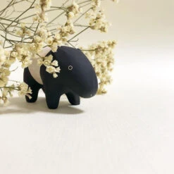 Pole Pole Tapir En Bois - T Lab -Décorer Les Cadeaux 4593fe a317de9247f944d7b9d728da42981a53mv2