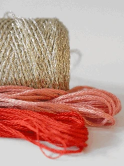 Broche Coeur Flamboyant - Pin's XL - Christelle Dit Christensen -Décorer Les Cadeaux 4593fe ce9780030ed8408a80c5e7d7d62a37ccmv2