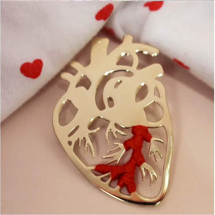 COEUR BATTANT - PIN'S - Christelle Dit Christensen 2 COEUR BATTANT - PIN'S - Christelle Dit Christensen – Image 2