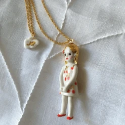 Collier Cerise Sautoir Poupée Rouge - Natacha Plano -Décorer Les Cadeaux 4593fe f57cbe10ccad4a378b8c09779a0d0748mv2