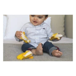 Ana La Banane De Dentition - Oli & Carol -Décorer Les Cadeaux 4593fe f69279ba1ce043a58a21013aeebf2957mv2